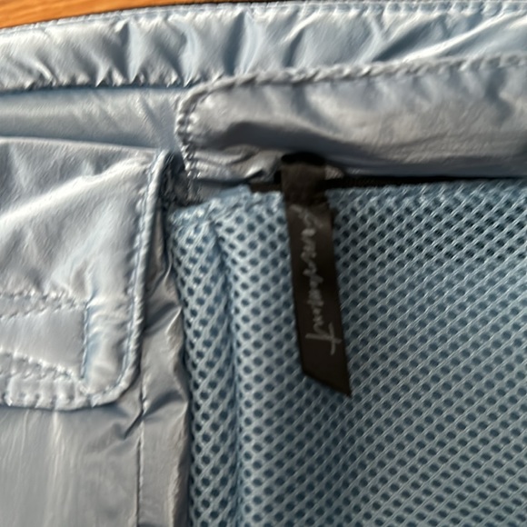 Free movement Waist bag/ cross body NWOT - Picture 5 of 5